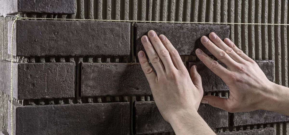 Отделка фасада дома из блоков, кирпича.